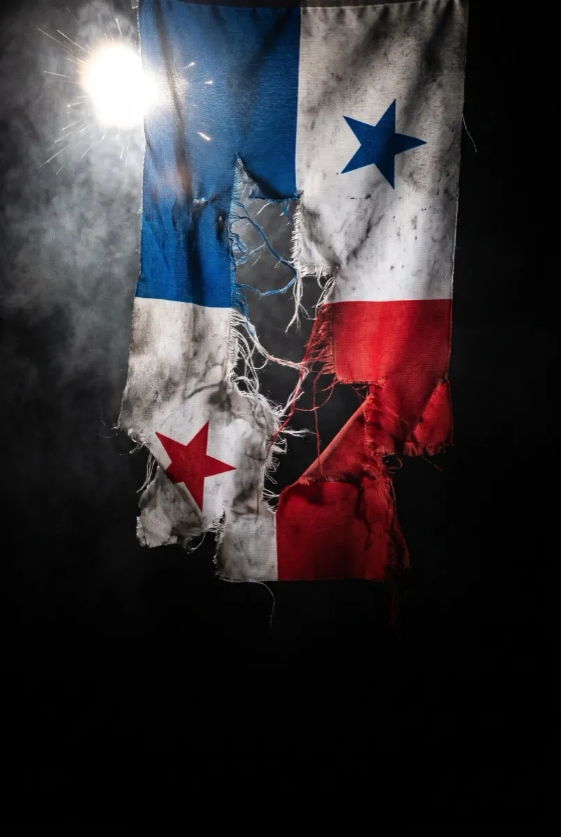 Bandera rasgada — afiche de Los Mártires